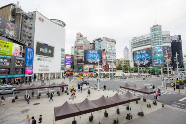 Taipei, Tayvan - 13 Eylül 2023: Ximending ilçesinde Taipei şehir caddesi