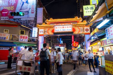 Tayvan - 28 Eylül 2023: Taipei 'deki Raohe St. Night Market