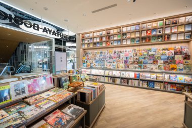 Taipei, Tayvan - 05 Ekim 2023: Taipei şehrinin Dazhi bölgesinde Noke alışveriş merkezindeki Tsutaya kitapçısı