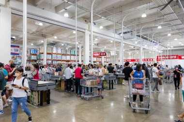 Tayvan - 22 Eylül 2023: Costco Store 'da Kasiyer