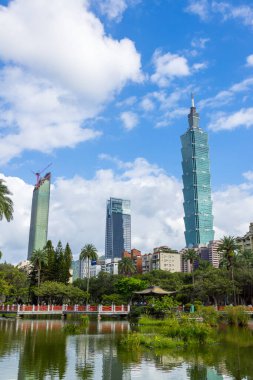 Taipei, Tayvan - 02 Ekim 2023: Taipei 101 kulesi Taipei 'de Sun Yat Sen Memorial Hall' da