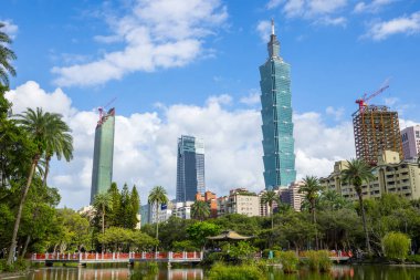 Taipei, Tayvan - 02 Ekim 2023: Taipei 101 kulesi Taipei 'de Sun Yat Sen Memorial Hall' da