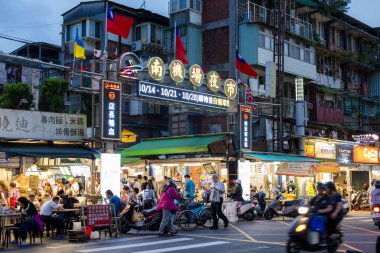 Taipei, Tayvan - 18 Ekim 2023: Taipei 'deki Nanjichang sokak pazarı