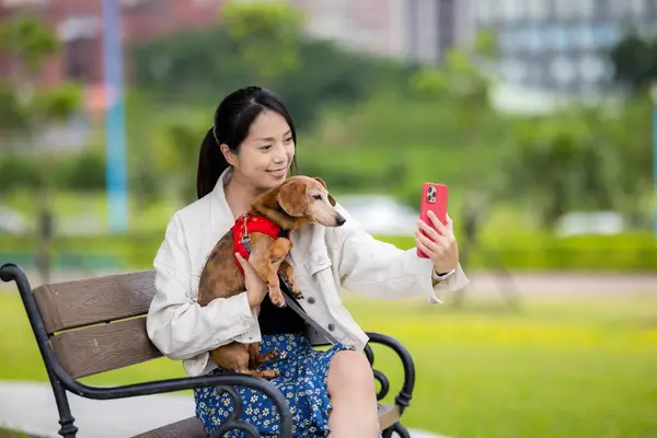 Woman Out Her Dog Park Cellphone Take Selfie — Stock Photo, Image