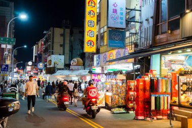 Taichung, Tayvan - 25 Ekim 2023: Yizhong Caddesi, Tayvan