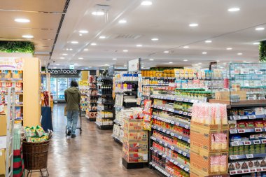 Taipei, Tayvan - 06 Kasım 2023: Süpermarketin İçi