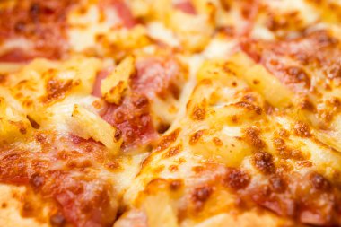 Jambon ve peynirli ızgara pizzayı kapat.