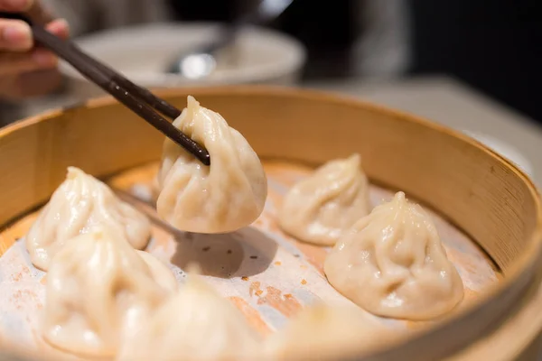 中華風蒸しスープ饅頭店 — ストック写真