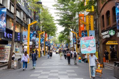 Taipei, Tayvan - 13 Eylül 2023: Ximending 'deki Taipei City Caddesi