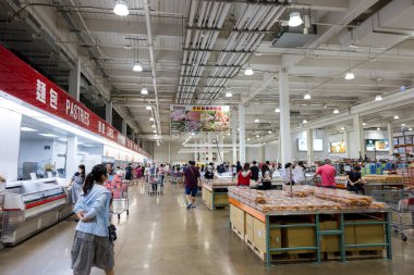 Tayvan - 22 Eylül 2023: Tayvan 'daki Costco mağazası