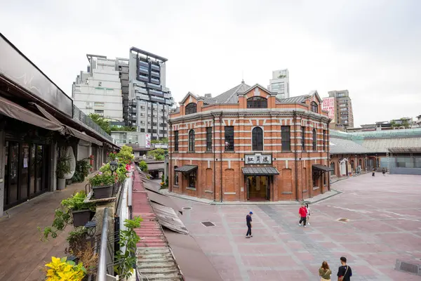 Taipei, Tayvan - 13 Eylül 2023: Ximending bölgesinde eski kırmızı bina