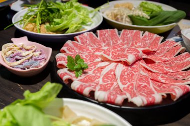 Lokantada taze sığır eti ve sebzeli nefis güveç.