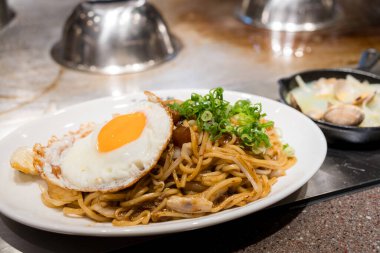 Yumurtalı Japon eriştesi.