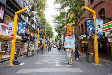 Taipei, Tayvan - 13 Eylül 2023: Ximending 'deki Taipei City Caddesi