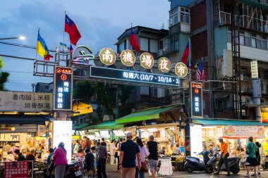Taipei, Tayvan - 18 Ekim 2023: Taipei 'deki Nanjichang sokak pazarı