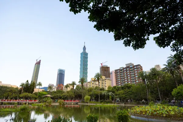 Taipei Taiwan September 2023 Taipeis Centrum Med Utsikt Över Sjön — Stockfoto
