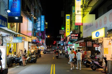 Taichung, Tayvan - 25 Ekim 2023: Yizhong Caddesi, Tayvan