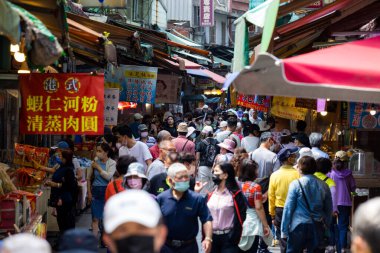 Tayvan - 13 Nisan 2023: Tayvan 'da Jinshan eski caddesi