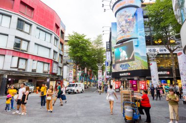 Taipei, Tayvan - 13 Eylül 2023: Ximending 'deki Taipei City Caddesi