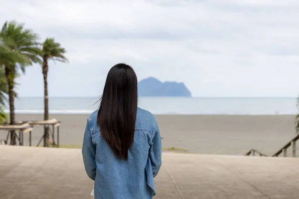 Tourist Woman Look Guishan Island Yilan Taiwan — Stock Photo, Image
