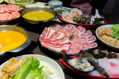 Lokantada taze sığır eti ve sebzeli nefis güveç.