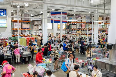 Tayvan - 08 Aralık 2023: Tayvan 'daki Costco mağazasının içi
