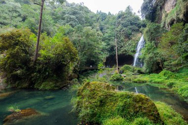 Nantou Tayvan 'daki Sun Link Sea tatil beldesinde şelale.