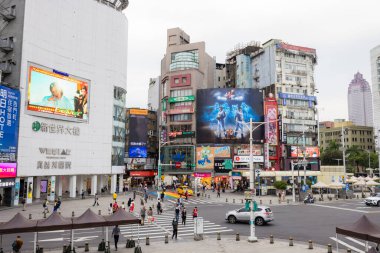 Taipei, Tayvan - 13 Eylül 2023: Ximending 'deki Taipei City Caddesi