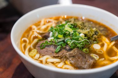 Tayvan sığır etli erişte kasesi.