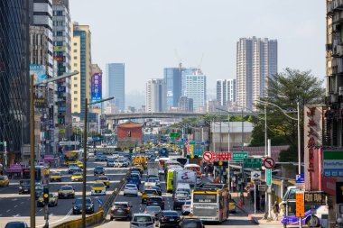 Taipei, Tayvan - 02 Ocak 2023: Tayvan 'da Beimen ile Taipei şehir sokağı