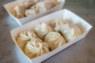 Buğulanmış domuz eti çorbası. Çıkarın.