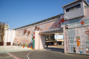 Taipei, Tayvan - 07 Aralık 2023: Taipei şehrindeki Dadaocheng Wharf kapısı