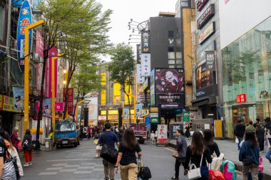 Taipei, Tayvan - 28 Aralık 2023: Ximen ilçesindeki Taipei şehir sokağı