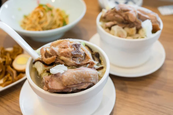 中華レストランのスープボウル — ストック写真