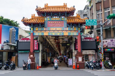 Taipei, Tayvan - 17 Ekim 2023: Taipei 'de Huaxi Caddesi Turizm Gecesi Marketi