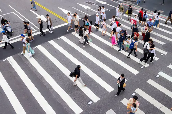 Taipei Taiwán Octubre 2023 Vista Superior Las Personas Cruzan Calle —  Fotos de Stock
