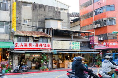 Taipei, Tayvan - 25 Kasım 2023: Taipei şehir merkezindeki eski sokak
