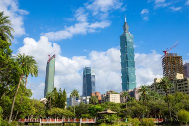 Taipei, Tayvan - 02 Ekim 2023: Mavi gökyüzü üzerinde Taipei şehir simgesi
