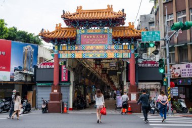 Taipei, Tayvan - 17 Ekim 2023: Taipei 'de Huaxi Caddesi Turizm Gecesi Marketi