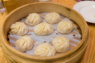 Restoranda Çin usulü çorba ekmeği.