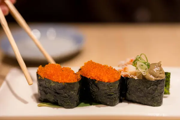 Jíst Sushi Japonské Restauraci — Stock fotografie
