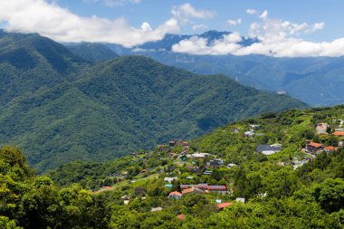 Tayvan 'ın Taichung bölgesindeki Qingjing Çiftliği' nin havadan görünüşü