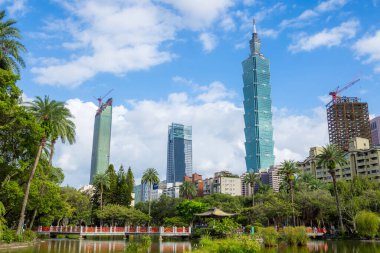 Taipei, Tayvan - 02 Ekim 2023: Mavi gökyüzü üzerinde Taipei şehir simgesi