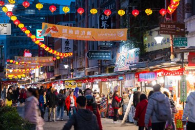 Taipei, Tayvan - 26 Ocak 2024: Taipei City 'deki Dihua caddesinde yeni yıl geleneksel pazarı