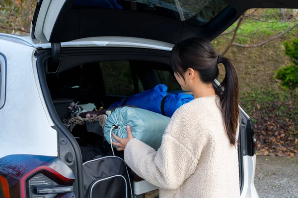 Woman Take Out Camping Tent Car — Stock Photo, Image