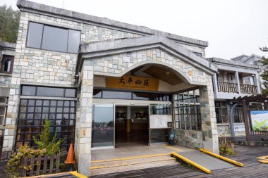 Yilan, Tayvan - 05 Aralık 2023: Tayvan 'da Taipingshan Ulusal Orman Dinlenme Bölgesi' nde bir villa