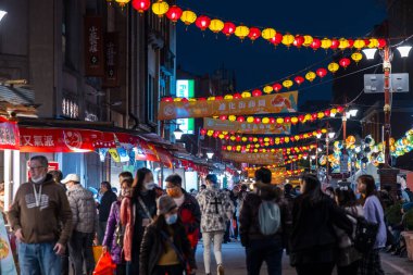 Taipei, Tayvan - 26 Ocak 2024: Taipei City 'deki Dihua caddesinde yeni yıl geleneksel pazarı