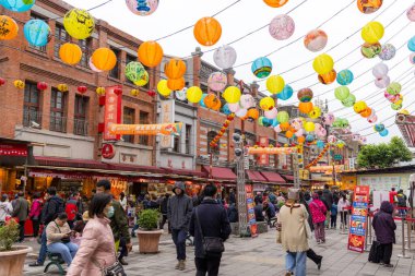 Taipei, Tayvan - 26 Ocak 2024: Taipei şehrinde Dihua Caddesi, Yeni Yıl Dönemi