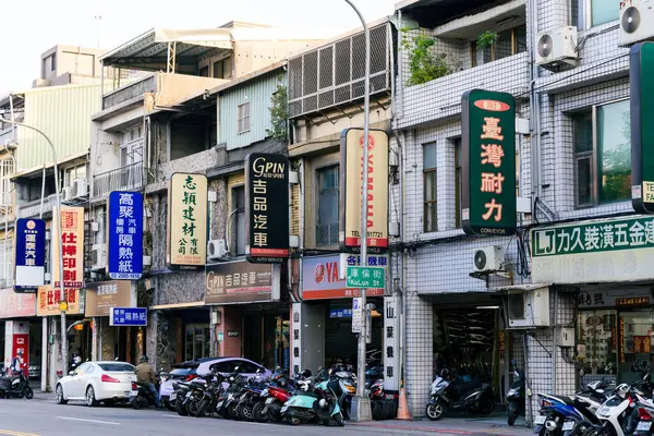 Taipei, Tayvan - 11 Ocak 2024: Taipei şehir sokağı 