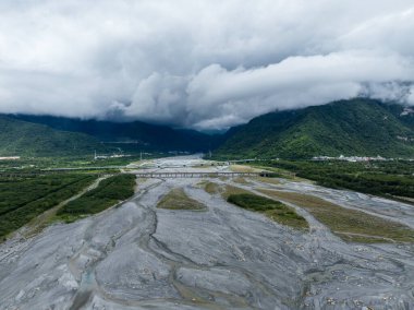 Tayvan 'daki Hualien Liwu nehrinin en üst manzarası